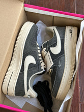 Carregar imagem no visualizador da galeria, Tênis Nike Air Force 1 Jeans Preto Premium
