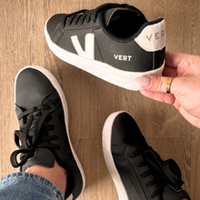 Carregar imagem no visualizador da galeria, Tênis V-12 Cadarço Preto e Branco
