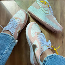 Carregar imagem no visualizador da galeria, Tênis Nike Air Force Rosa Ouro Premium
