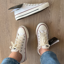 Carregar imagem no visualizador da galeria, Tênis All Star Off White Vermelho Premium
