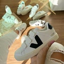 Carregar imagem no visualizador da galeria, Tênis Velcro Branco e Preto Premium
