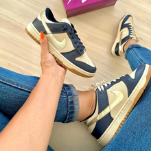Carregar imagem no visualizador da galeria, Tênis Nike Dunk SB Azul Dourado Premium
