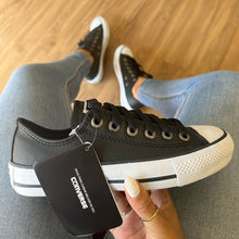 Carregar imagem no visualizador da galeria, Tênis All Star Couro Preto Premium
