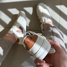 Carregar imagem no visualizador da galeria, Tênis Cadarço Caramelo Off White Premium
