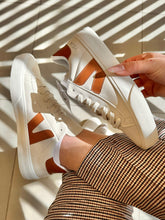 Carregar imagem no visualizador da galeria, Tênis Cadarço Caramelo Off White Premium

