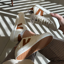 Carregar imagem no visualizador da galeria, Tênis Cadarço Caramelo Off White Premium
