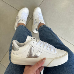 Tênis Cadarço Branco e Prata Premium