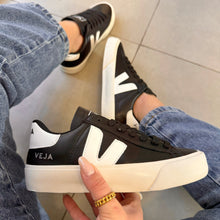 Carregar imagem no visualizador da galeria, Tênis Cadarço Preto e Branco Premium
