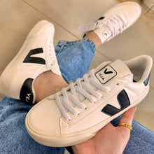 Carregar imagem no visualizador da galeria, Tênis Cadarço Branco e Preto Premium
