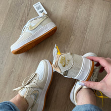 Carregar imagem no visualizador da galeria, Tênis Nike Air Force Croco Ouro Premium
