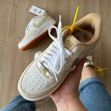 Carregar imagem no visualizador da galeria, Tênis Nike Air Force Croco Ouro Premium
