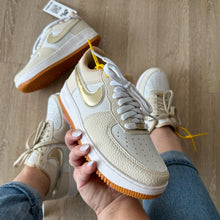 Carregar imagem no visualizador da galeria, Tênis Nike Air Force Croco Ouro Premium
