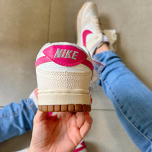 Carregar imagem no visualizador da galeria, Tênis Nike Dunk Croco Pink Premium
