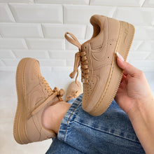 Carregar imagem no visualizador da galeria, Tênis Nike Air Force 1 Caramelo 2.0
