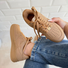 Carregar imagem no visualizador da galeria, Tênis Nike Air Force 1 Caramelo 2.0
