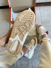 Carregar imagem no visualizador da galeria, Tênis New Balance 550 Nude Premium

