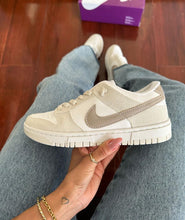 Carregar imagem no visualizador da galeria, Tênis Nike Dunk Branco Off Glíter
