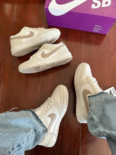 Carregar imagem no visualizador da galeria, Tênis Nike Dunk Branco Off Glíter
