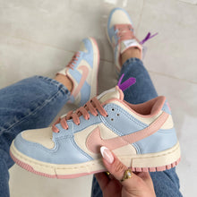 Carregar imagem no visualizador da galeria, Tênis Nike Dunk Low Azul Bebê e Rosa Premium
