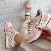 Carregar imagem no visualizador da galeria, Tênis Nike Dunk Rosa Penelope
