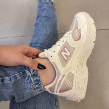 Carregar imagem no visualizador da galeria, Tênis New Balance 530 Off White Rosa
