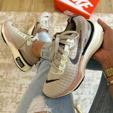 Carregar imagem no visualizador da galeria, Tênis Nike Zoom X Invincible Run 3 Premium
