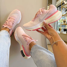 Carregar imagem no visualizador da galeria, Tênis Nike Zoom X Invicible Run 3 Rosa Premium
