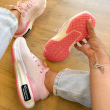 Carregar imagem no visualizador da galeria, Tênis Nike Zoom X Invicible Run 3 Rosa Premium
