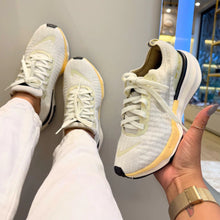 Carregar imagem no visualizador da galeria, Nike Zoom X Invicible Run 3 Amarelo Premium
