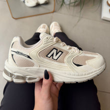 Carregar imagem no visualizador da galeria, Tênis New Balance 530 Off White Preto

