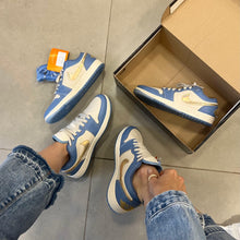 Carregar imagem no visualizador da galeria, Tênis Nike Air Jordan Azul Premium
