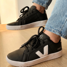 Carregar imagem no visualizador da galeria, Tênis V-12 Cadarço Preto e Branco
