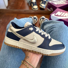 Carregar imagem no visualizador da galeria, Tênis Nike Dunk SB Azul Dourado Premium
