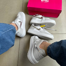 Carregar imagem no visualizador da galeria, Tênis Nike Air Force Croco Prata
