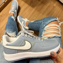Carregar imagem no visualizador da galeria, Tênis Nike Air Force 1 Azul Feminino Premium
